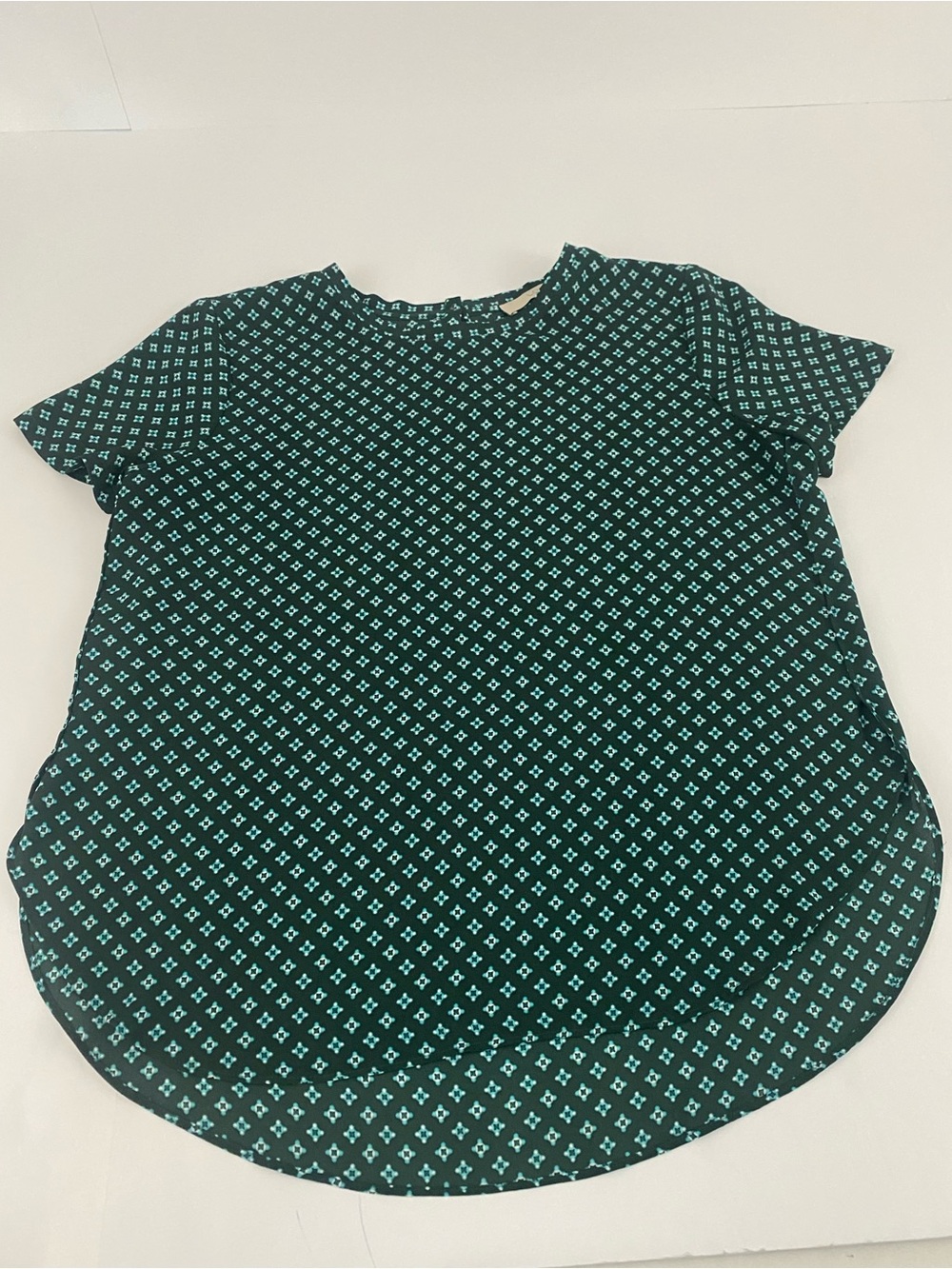 Loft size medium petite top green blue geometric pattern